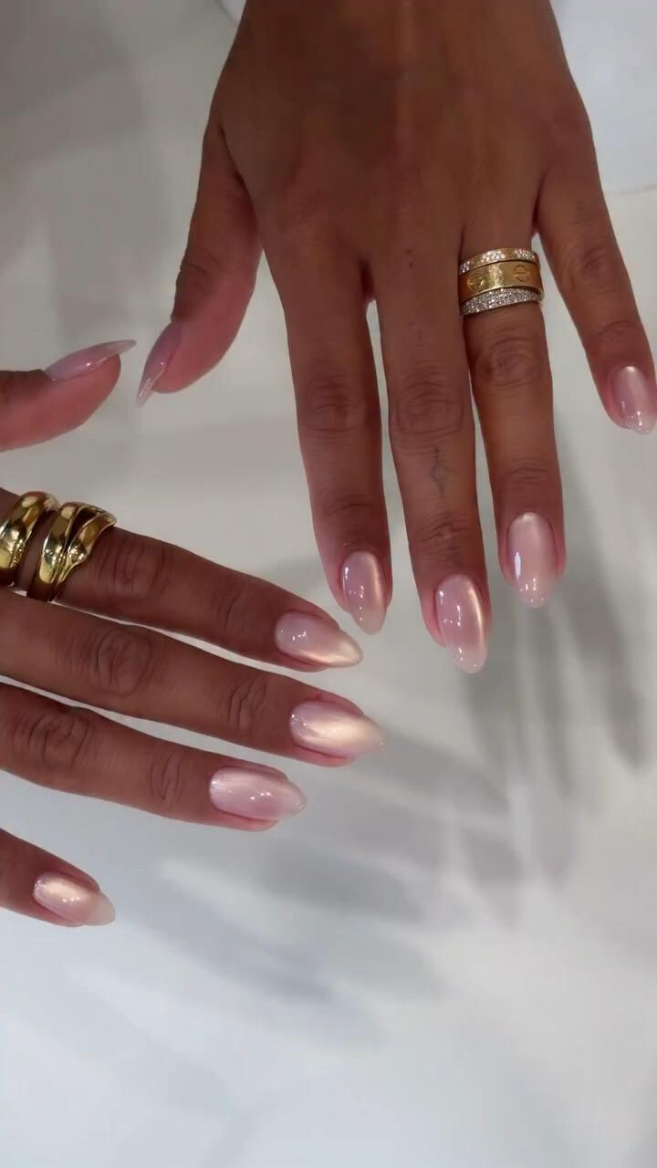 Blushing Halo | Medium Almond